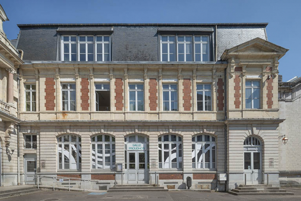Ancienne brasserie (bâtiment Proudhon) : façade antérieure. © Région Bourgogne-Franche-Comté, Inventaire du patrimoine