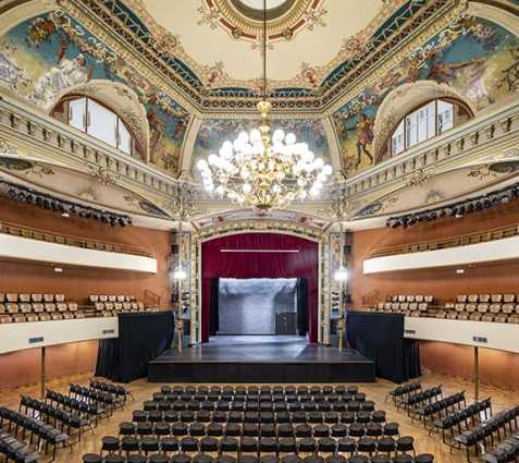Grand Kursaal, salle : la scène (depuis le 1er balcon). © Région Bourgogne-Franche-Comté, Inventaire du patrimoine