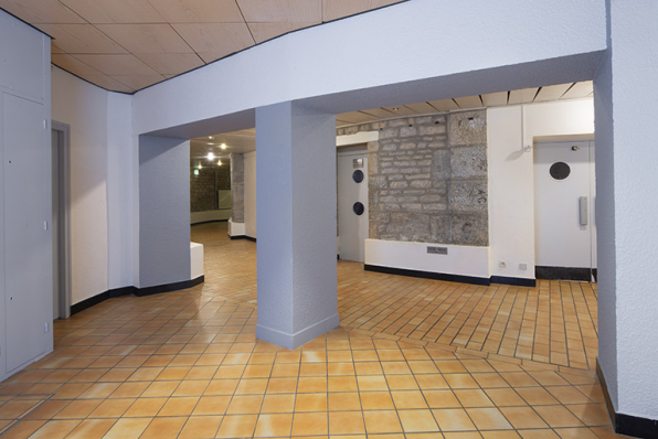 Petit Kursaal : couloir depuis le vestibule. © Région Bourgogne-Franche-Comté, Inventaire du patrimoine