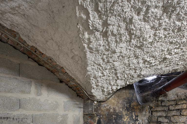 Bâtiment Proudhon : détail de la voûte d'arêtes d'une salle au sous-sol. © Région Bourgogne-Franche-Comté, Inventaire du patrimoine