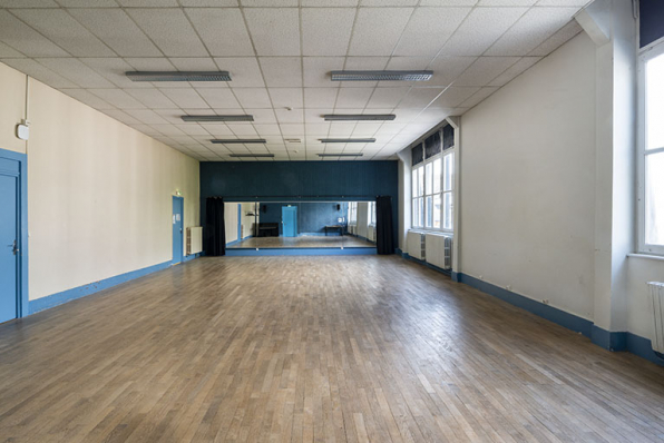 Bâtiment Proudhon : salle de danse (2e étage carré). © Région Bourgogne-Franche-Comté, Inventaire du patrimoine