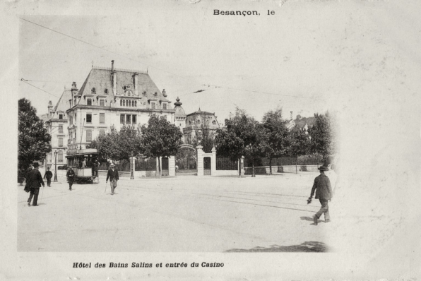 Entrée du jardin du casino avec l'hôtel à gauche (vers 1910). © Région Bourgogne-Franche-Comté, Inventaire du patrimoine