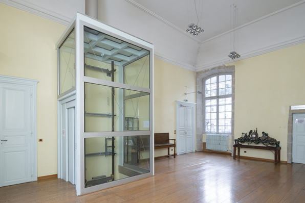 Salle des pas perdus (vestibule de la salle d'audience), au premier étage. © Région Bourgogne-Franche-Comté, Inventaire du patrimoine