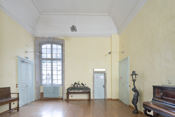 Salle des pas perdus (vestibule de la salle d'audience). Vue depuis l'ouest. © Région Bourgogne-Franche-Comté, Inventaire du patrimoine