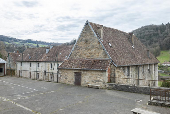 Vue d'ensemble depuis la terrasse, au nord-est. © Région Bourgogne-Franche-Comté, Inventaire du patrimoine Vue d'ensemble depuis la terrasse, au nord-est. © Région Bourgogne-Franche-Comté, Inventaire du patrimoine