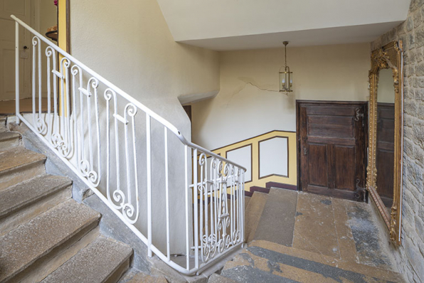 Escalier du logis abbatial. © Région Bourgogne-Franche-Comté, Inventaire du patrimoine Escalier du logis abbatial. © Région Bourgogne-Franche-Comté, Inventaire du patrimoine