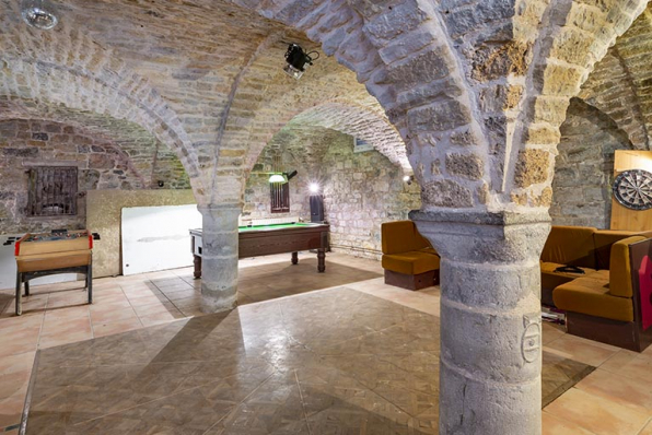 Cave voûtée d'arêtes, vue depuis le nord-est. © Région Bourgogne-Franche-Comté, Inventaire du patrimoine Cave voûtée d'arêtes, vue depuis le nord-est. © Région Bourgogne-Franche-Comté, Inventaire du patrimoine