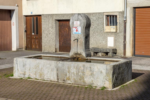 Fontaine place des Prés Sainte-Marie (1834). © Région Bourgogne-Franche-Comté, Inventaire du patrimoine