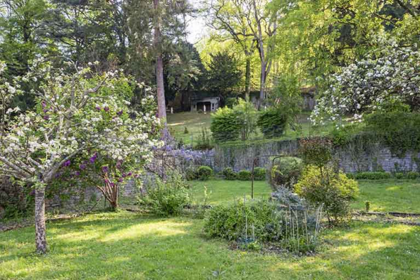 Les jardins (au premier plan). Vue rapprochée. © Région Bourgogne-Franche-Comté, Inventaire du patrimoine Les jardins (au premier plan). Vue rapprochée. © Région Bourgogne-Franche-Comté, Inventaire du patrimoine