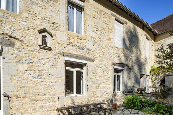 Façade sur la seconde cour du bâtiment conventuel. © Région Bourgogne-Franche-Comté, Inventaire du patrimoine Façade sur la seconde cour du bâtiment conventuel. © Région Bourgogne-Franche-Comté, Inventaire du patrimoine