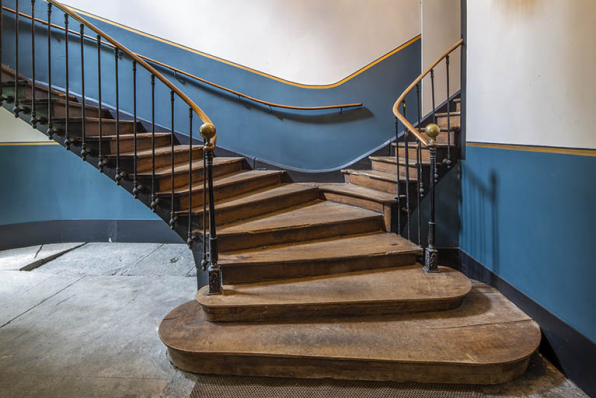 Départ de l'escalier (aile nord). © Région Bourgogne-Franche-Comté, Inventaire du patrimoine