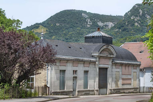 Vue éloignée, depuis le sud-est. © Région Bourgogne-Franche-Comté, Inventaire du patrimoine
