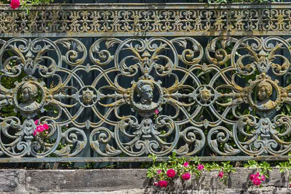 Mur ouest du jardin. Détail de la grille. © Région Bourgogne-Franche-Comté, Inventaire du patrimoine Mur ouest du jardin. Détail de la grille. © Région Bourgogne-Franche-Comté, Inventaire du patrimoine