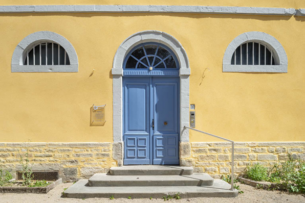 Façade antérieure. Détail de l'entrée. © Région Bourgogne-Franche-Comté, Inventaire du patrimoine Façade antérieure. Détail de l'entrée. © Région Bourgogne-Franche-Comté, Inventaire du patrimoine