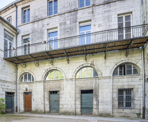 Façade de l'aile sud, depuis la cour. © Région Bourgogne-Franche-Comté, Inventaire du patrimoine Façade de l'aile sud, depuis la cour. © Région Bourgogne-Franche-Comté, Inventaire du patrimoine