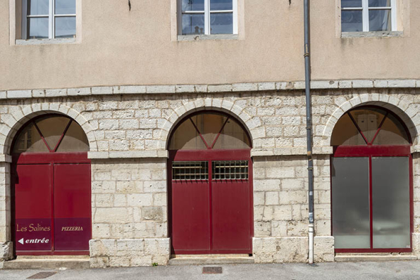 Portes de la façade sud. © Région Bourgogne-Franche-Comté, Inventaire du patrimoine