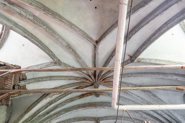 Voûtement du chevet de la chapelle (et pièces de charpente de consolidation). © Région Bourgogne-Franche-Comté, Inventaire du patrimoine Voûtement du chevet de la chapelle (et pièces de charpente de consolidation). © Région Bourgogne-Franche-Comté, Inventaire du patrimoine