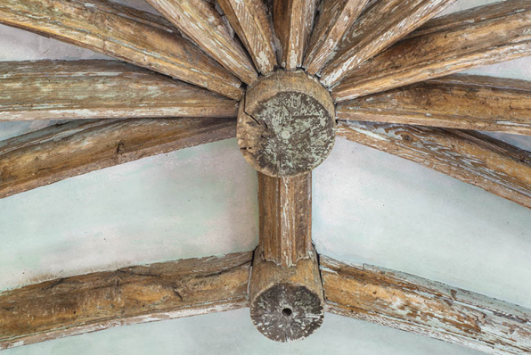 Chevet de la chapelle. Détail des clefs de voûte.  © Région Bourgogne-Franche-Comté, Inventaire du patrimoine