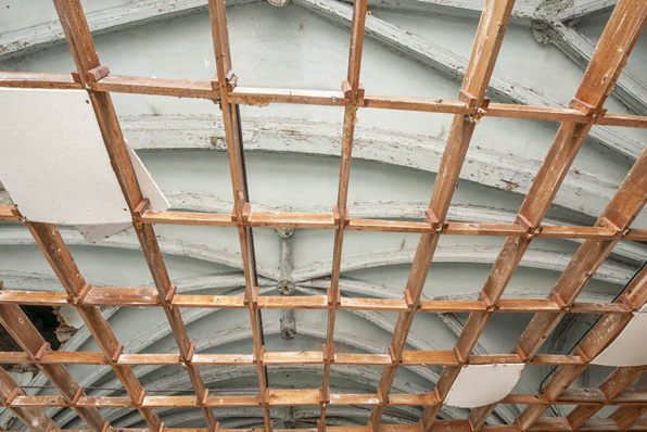 Ossature bois du plafond et voûtement de la nef. © Région Bourgogne-Franche-Comté, Inventaire du patrimoine