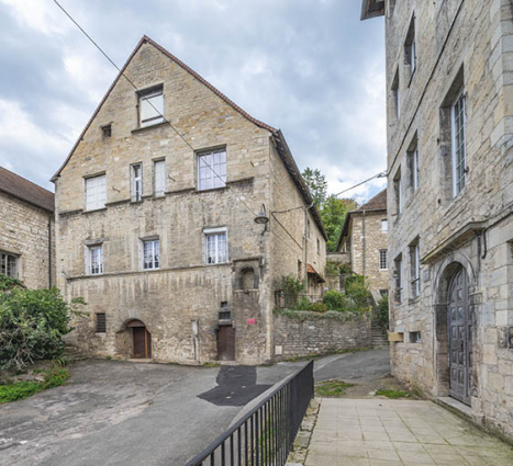 Façade ouest vue de trois quarts droite. © Région Bourgogne-Franche-Comté, Inventaire du patrimoine Façade ouest vue de trois quarts droite. © Région Bourgogne-Franche-Comté, Inventaire du patrimoine