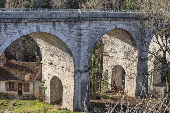 Vue sur les arches, depuis le nord-est. © Région Bourgogne-Franche-Comté, Inventaire du patrimoine