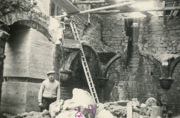Vue de la cave pendant les travaux de démolition, s.d. [1958]. © Région Bourgogne-Franche-Comté, Inventaire du patrimoine
