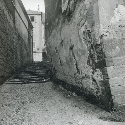 Passage de l'escalier de Falletans (ou d'Arion), s.d. [années 1950]. © Région Bourgogne-Franche-Comté, Inventaire du patrimoine
