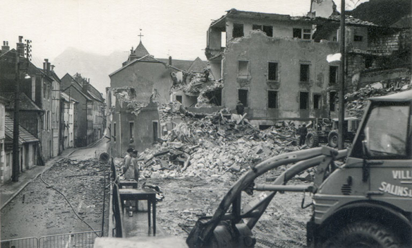 Démolition des bâtiments, vers 1973. © Région Bourgogne-Franche-Comté, Inventaire du patrimoine Démolition des bâtiments, vers 1973. © Région Bourgogne-Franche-Comté, Inventaire du patrimoine