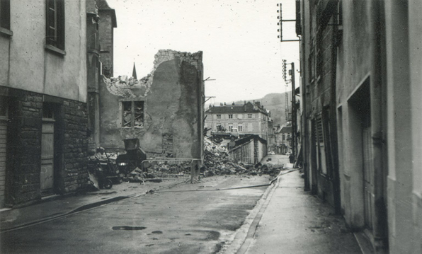 Démolition des bâtiments, vers 1973. © Région Bourgogne-Franche-Comté, Inventaire du patrimoine Démolition des bâtiments, vers 1973. © Région Bourgogne-Franche-Comté, Inventaire du patrimoine