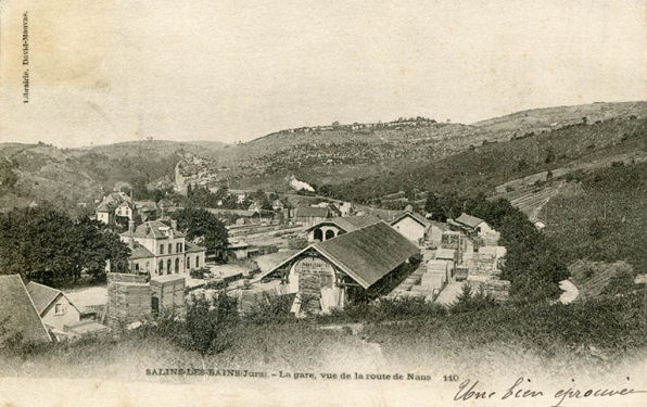 Salins-les-Bains (Jura) - La gare, vue depuis la route de Nans, s.d. [fin 19e ou début 20e siècle]. © Région Bourgogne-Franche-Comté, Inventaire du patrimoine
