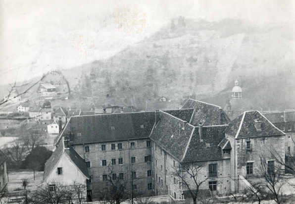 Vue plongeante depuis l'est, s.d. [milieu 20e siècle]. © Région Bourgogne-Franche-Comté, Inventaire du patrimoine