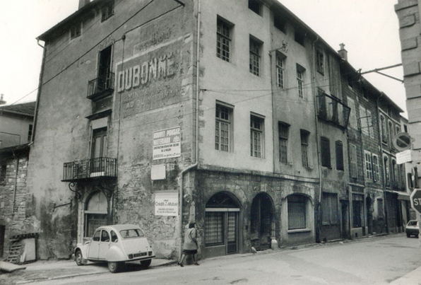 Immeubles démolis dans les années 1980 (n° 27 à 35), phot. Jean-Marie Maronnier, vers 1970. © Région Bourgogne-Franche-Comté, Inventaire du patrimoine Immeubles démolis dans les années 1980 (n° 27 à 35), phot. Jean-Marie Maronnier, vers 1970. © Région Bourgogne-Franche-Comté, Inventaire du patrimoine