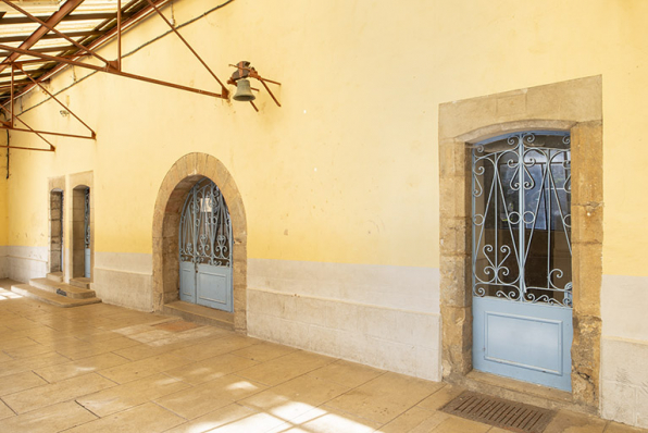 Bâtiment conventuel. Ouvertures de la façade est. © Région Bourgogne-Franche-Comté, Inventaire du patrimoine