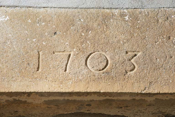 Détail du linteau. © Région Bourgogne-Franche-Comté, Inventaire du patrimoine Détail du linteau. © Région Bourgogne-Franche-Comté, Inventaire du patrimoine