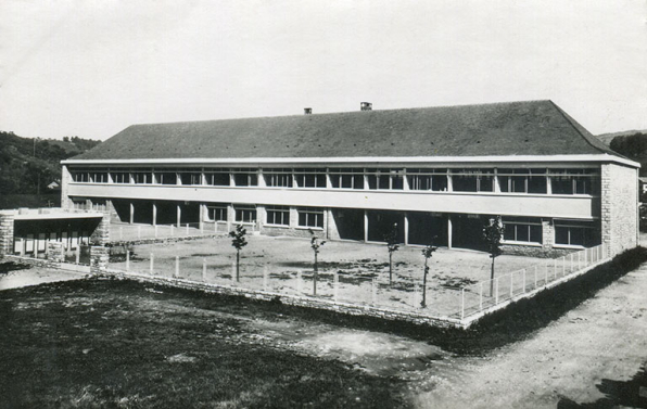 Salins-les-Bains (Jura) - Le groupe scolaire, s.d. [vers 1955]. © Région Bourgogne-Franche-Comté, Inventaire du patrimoine