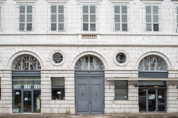 Travées centrales du rez-de-chaussée. © Région Bourgogne-Franche-Comté, Inventaire du patrimoine Travées centrales du rez-de-chaussée. © Région Bourgogne-Franche-Comté, Inventaire du patrimoine
