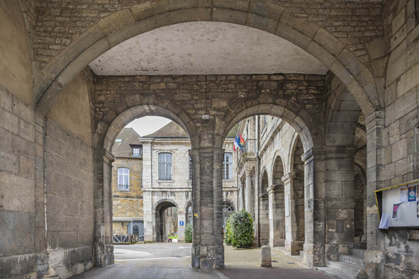 Aile nord. Passage couvert donnant sur la rue des Barres. © Région Bourgogne-Franche-Comté, Inventaire du patrimoine