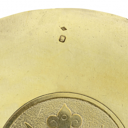 Détail : poinçons sur le revers de la patène. © Région Bourgogne-Franche-Comté, Inventaire du patrimoine Détail : poinçons sur le revers de la patène. © Région Bourgogne-Franche-Comté, Inventaire du patrimoine