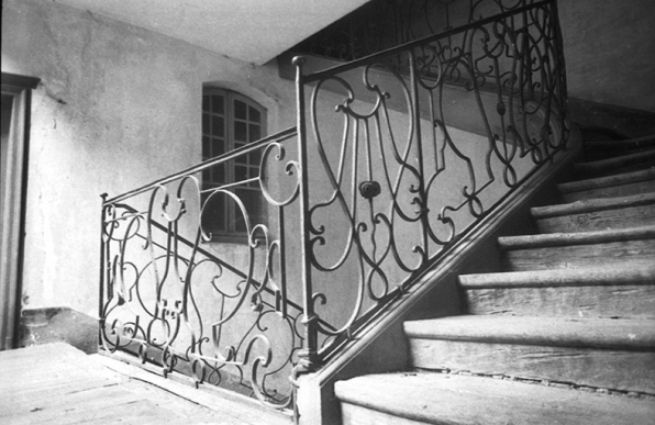 Cage d'escalier. Le troisième étage, s.d. [vers 1960]. © Région Bourgogne-Franche-Comté, Inventaire du patrimoine