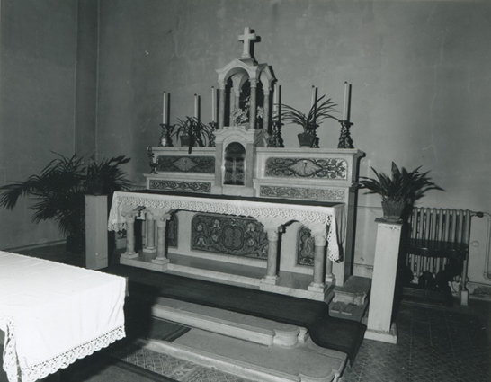 Choeur de l'église. Autel, 1997. © Région Bourgogne-Franche-Comté, Inventaire du patrimoine Choeur de l'église. Autel, 1997. © Région Bourgogne-Franche-Comté, Inventaire du patrimoine