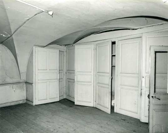 Rez-de-chaussée du bâtiment conventuel. Pièce côté sud, 1997. © Région Bourgogne-Franche-Comté, Inventaire du patrimoine Rez-de-chaussée du bâtiment conventuel. Pièce côté sud, 1997. © Région Bourgogne-Franche-Comté, Inventaire du patrimoine