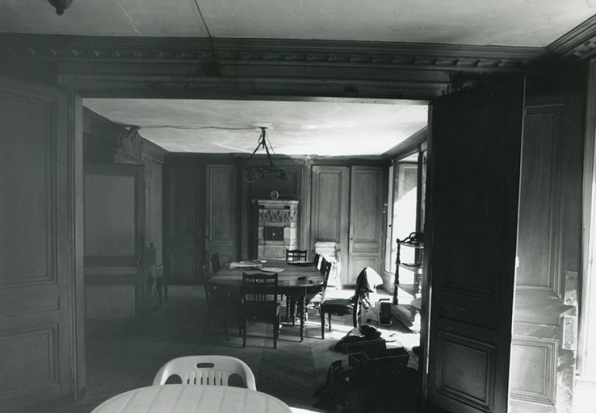 Premier étage du bâtiment conventuel. Salle à manger, 1997. © Région Bourgogne-Franche-Comté, Inventaire du patrimoine Premier étage du bâtiment conventuel. Salle à manger, 1997. © Région Bourgogne-Franche-Comté, Inventaire du patrimoine