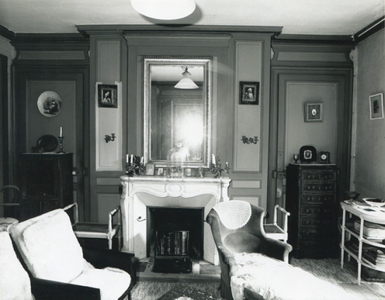 Premier étage du bâtiment conventuel. Salon, 1997. © Région Bourgogne-Franche-Comté, Inventaire du patrimoine Premier étage du bâtiment conventuel. Salon, 1997. © Région Bourgogne-Franche-Comté, Inventaire du patrimoine