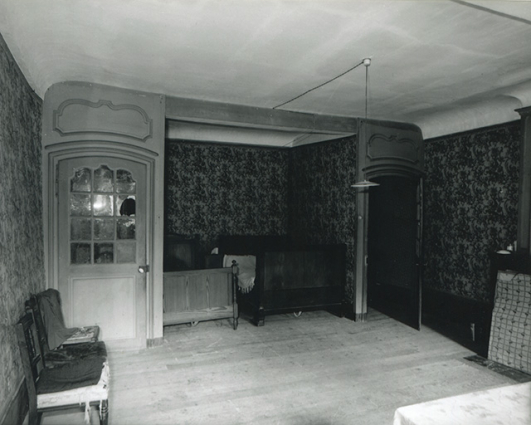 Deuxième étage du bâtiment conventuel. Chambre à alcôve, 1997. © Région Bourgogne-Franche-Comté, Inventaire du patrimoine Deuxième étage du bâtiment conventuel. Chambre à alcôve, 1997. © Région Bourgogne-Franche-Comté, Inventaire du patrimoine