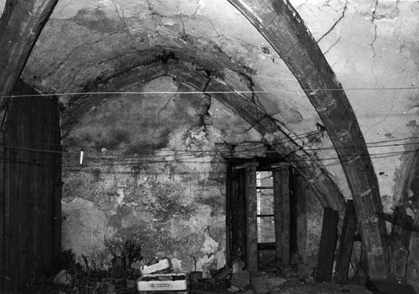 Chapelle. Croisée d'ogives à l'étage, 1990. © Archives municipales, Besançon Chapelle. Croisée d'ogives à l'étage, 1990. © Archives municipales, Besançon