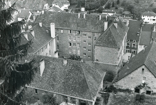Vue plongeante sur les bâtiments, s.d. [vers 1960]. © Archives municipales, Besançon