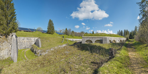 Front est au niveau de l'entrée principale. © Région Bourgogne-Franche-Comté, Inventaire du patrimoine