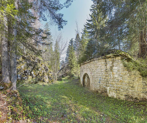 Traverse-abri à la courtine est. © Région Bourgogne-Franche-Comté, Inventaire du patrimoine