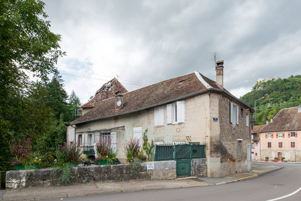 Bâtiments conventuels le long de la rive droite de la Frieuse. © Région Bourgogne-Franche-Comté, Inventaire du patrimoine