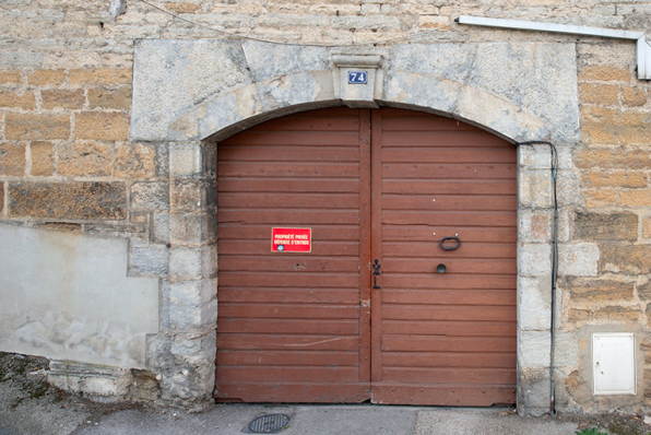 Détail de la porte cochère. © Région Bourgogne-Franche-Comté, Inventaire du patrimoine